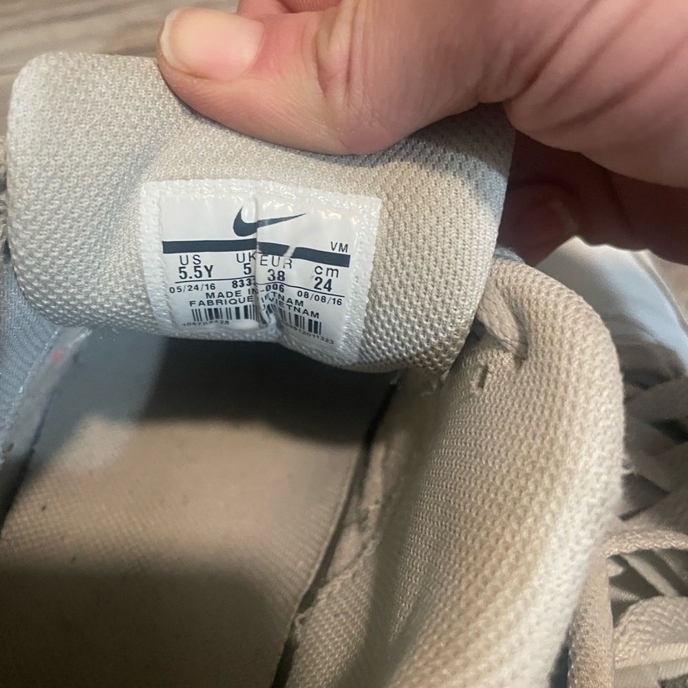 Nike Beige Sneakers